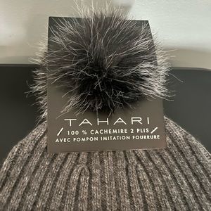 New with tags Tahari cashmere Pom Pom hat gray ribbed